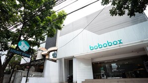 A modern building with a 'bobabox' sign, a 'smart travel' sign, and a gated entrance. - Bobopod Paskal, Bandung (Bandung)