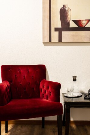 Escritorio, cunas gratuitas y cuna de viaje 