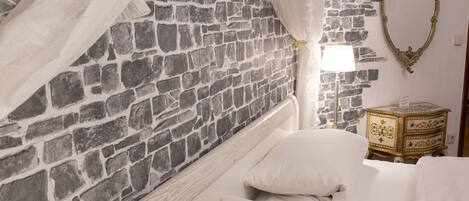 Chambre Double Standard | Bureau, lits bébé (gratuits), lit parapluie