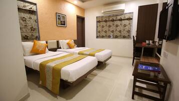 Ropa de cama de alta calidad, escritorio y sistema de insonorización