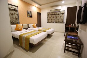 Doppia Executive | Biancheria da letto di alta qualità, una scrivania, insonorizzazione