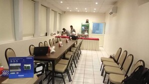 Colazione a buffet, servita tutte le mattine (150 INR a persona) 