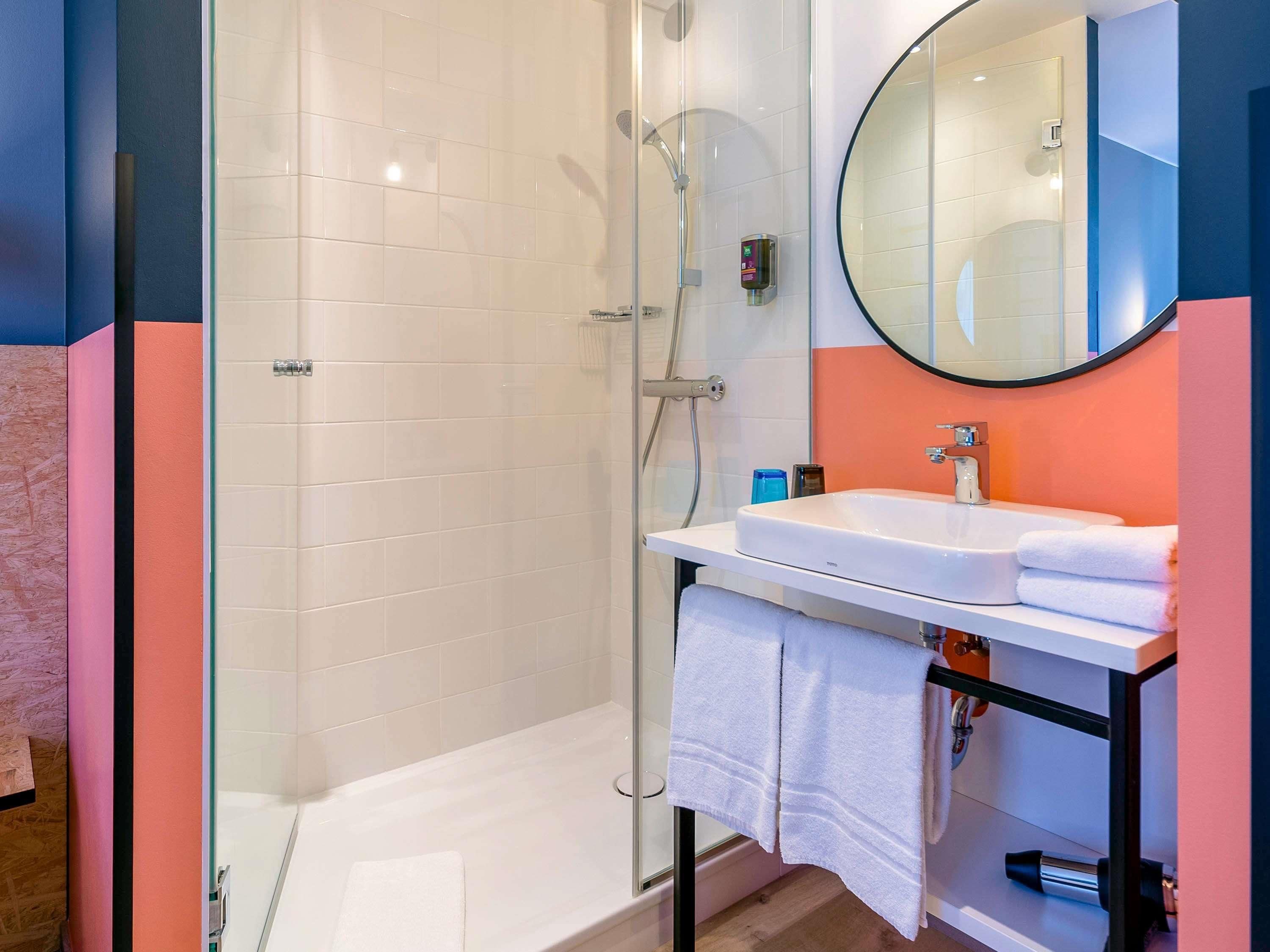 Standard Room, 1 Double Bed | Desk, blackout drapes, soundproofing, WiFi (free)