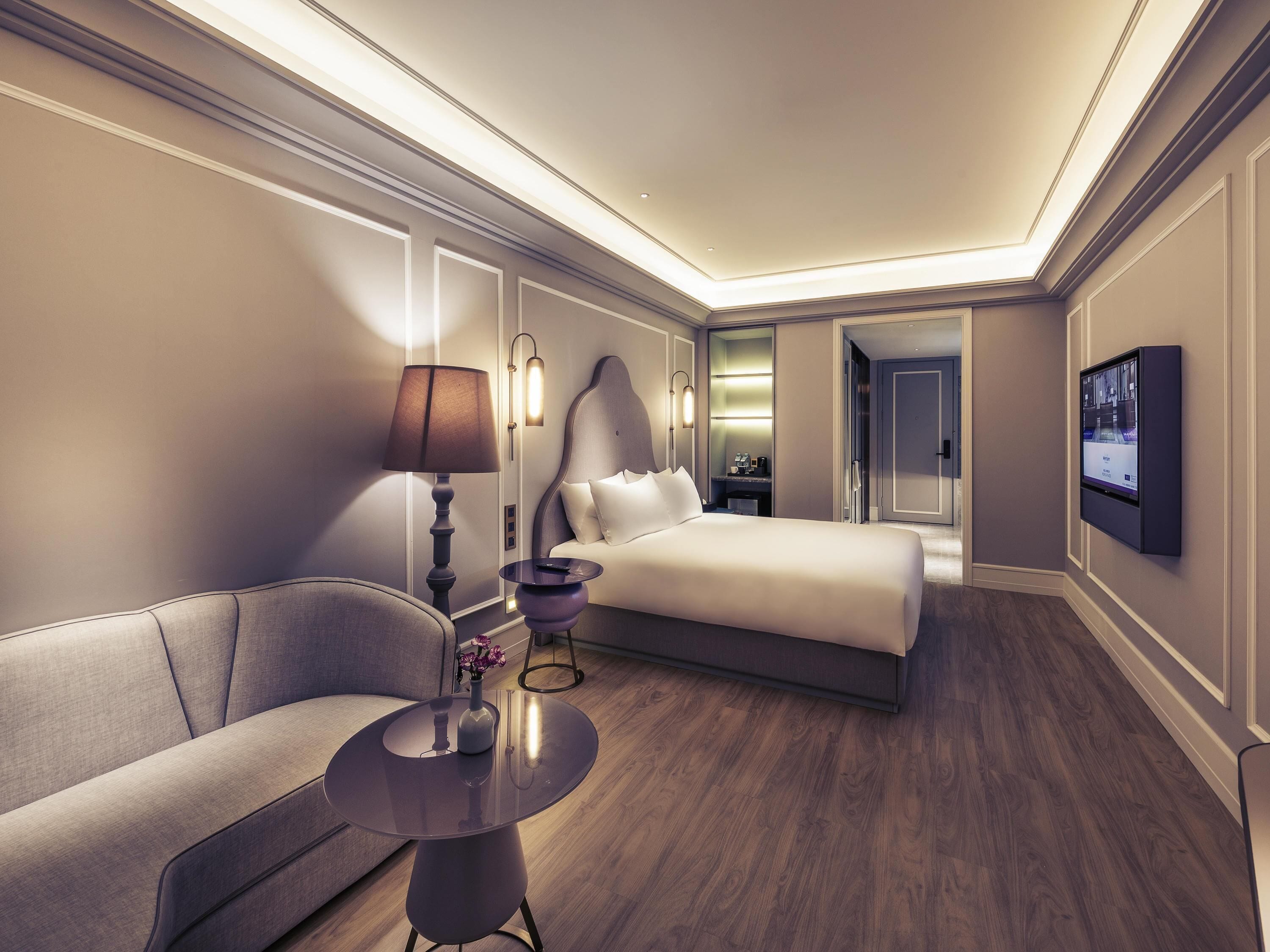 deluxe room, 1 king bed | 1 bedroom, down duvets, minibar, in-room safe