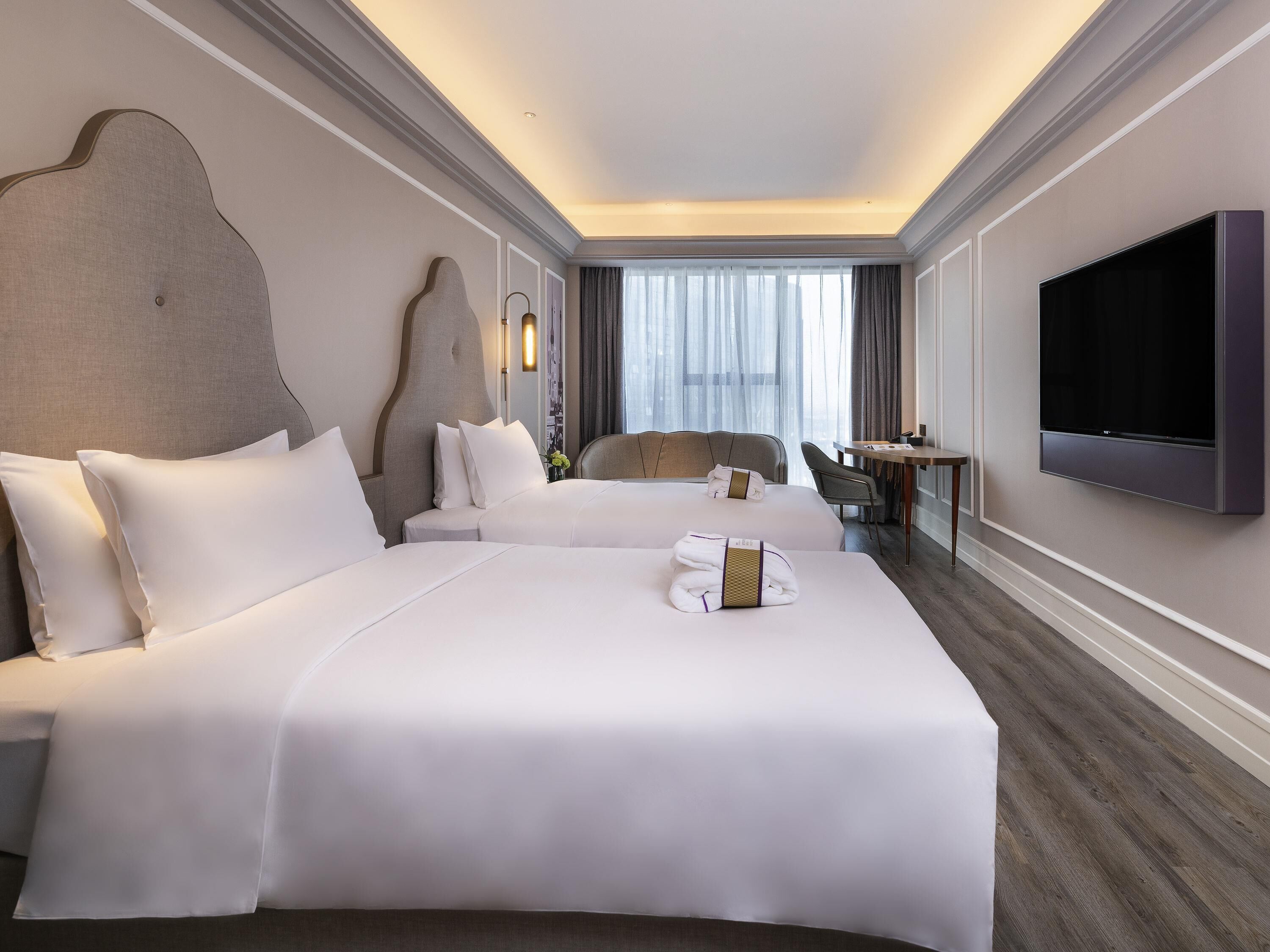 1 bedroom, down duvets, minibar, in-room safe