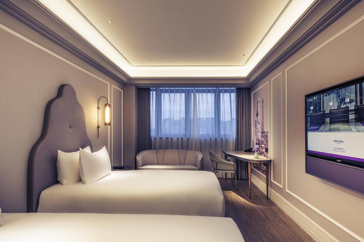 Deluxe kamer, 2 eenpersoonsbedden | Donsdekens, een minibar, een kluis op de kamer, een bureau