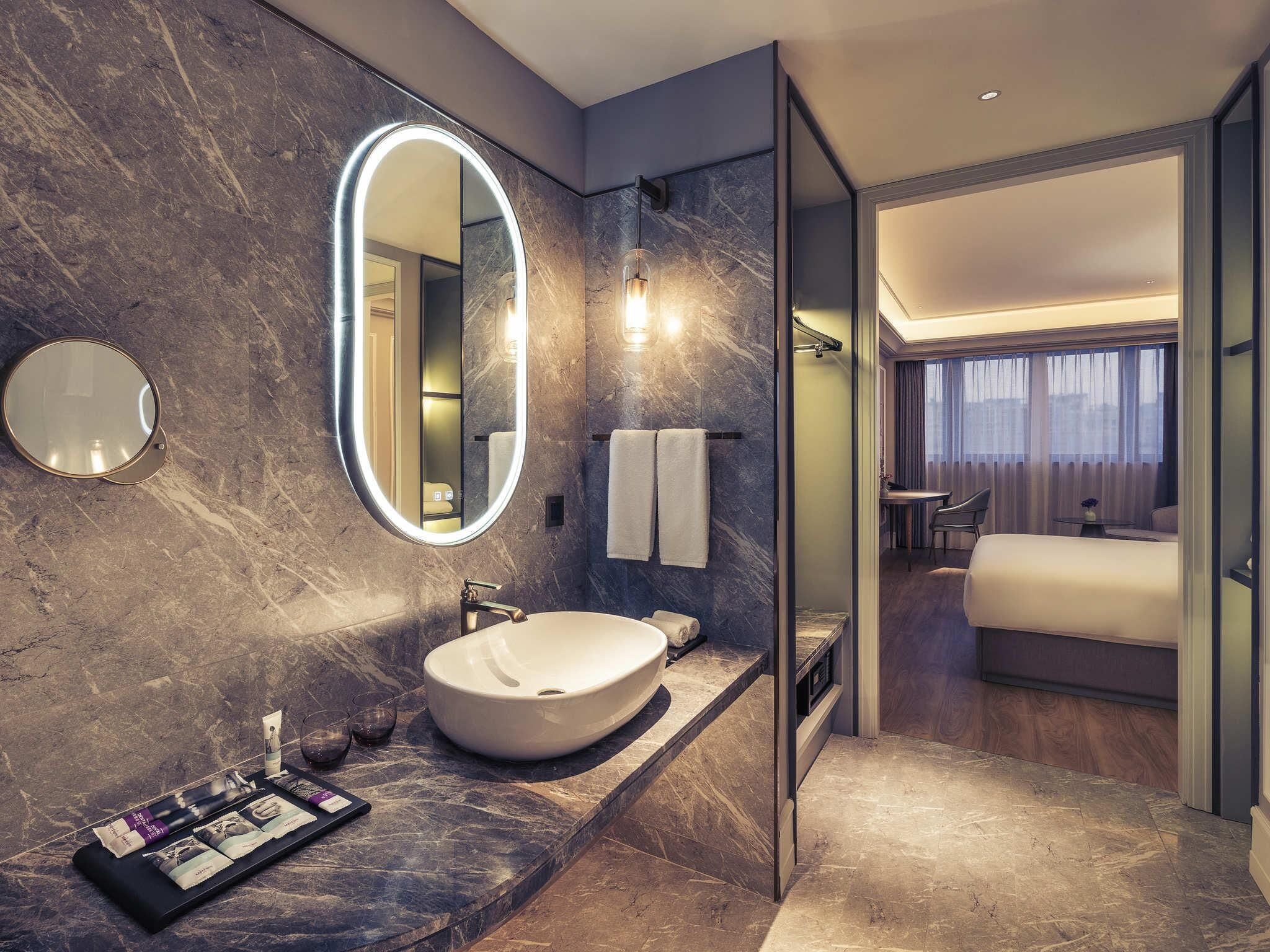 Deluxe Room, 1 King Bed