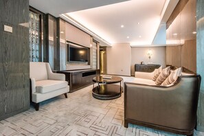 Deluxe-suite - 1 kingsize-seng | Premium-sengetøj, dundyner, pengeskab på værelset, skrivebord
