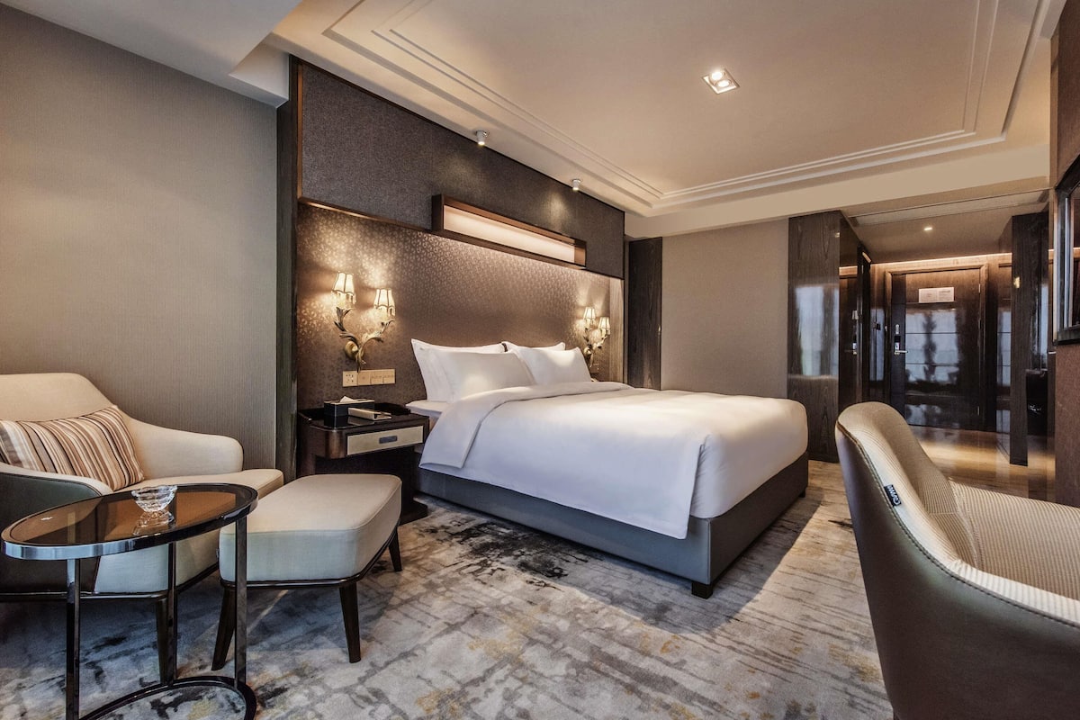 Privilege, Zimmer, 1 King-Bett | 1 Schlafzimmer, hochwertige Bettwaren, Daunenbettdecken, Zimmersafe