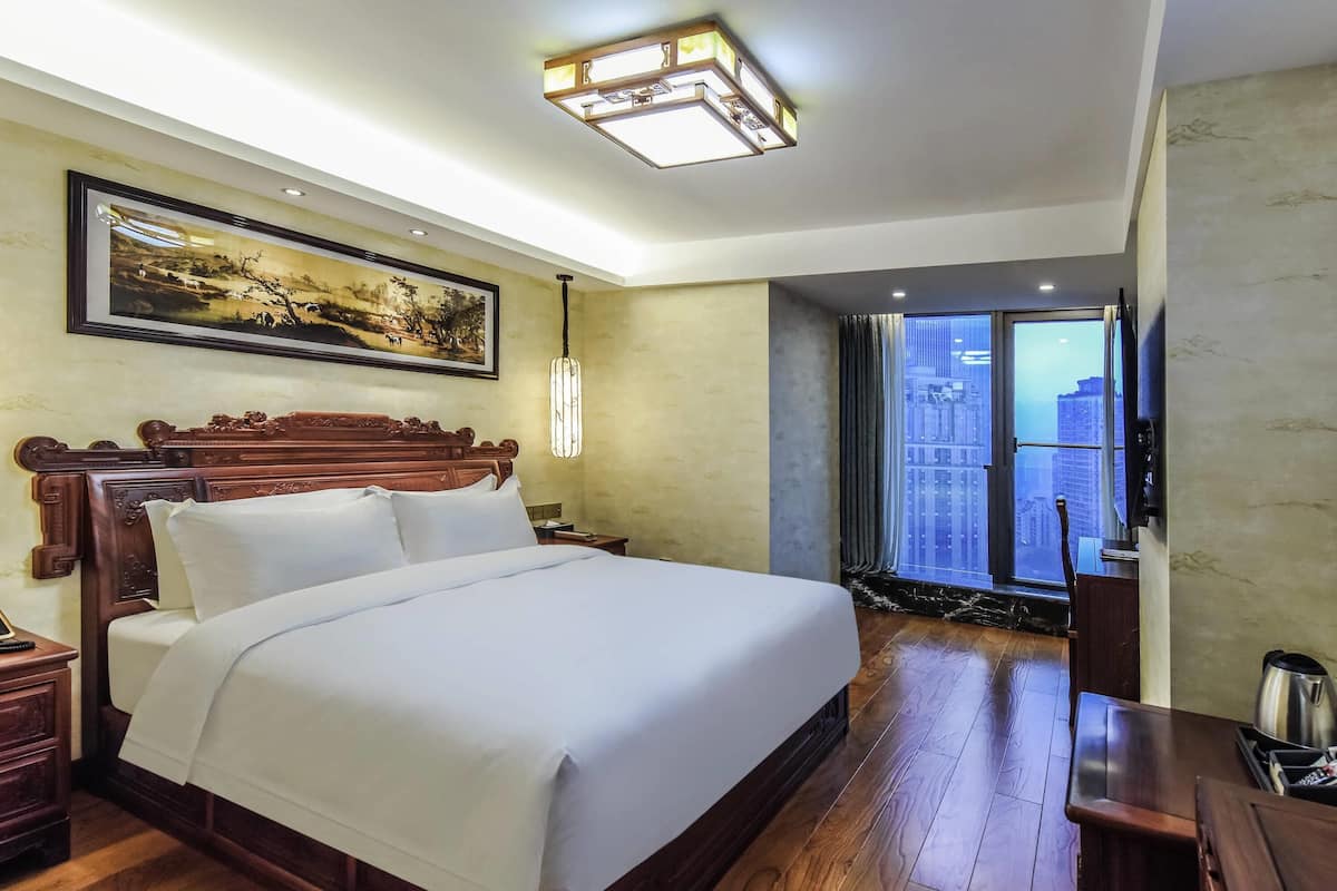 Phòng Superior, 1 giường cỡ king, quang cảnh thành phố | 1 phòng ngủ, bộ đồ giường cao cấp, chăn bông, két bảo mật tại phòng