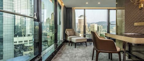 Deluxe Suite, 1 King Bed | 1 bedroom, premium bedding, down comforters, in-room safe