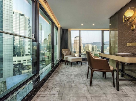 Deluxe Suite, 1 King Bed | 1 bedroom, premium bedding, down comforters, in-room safe