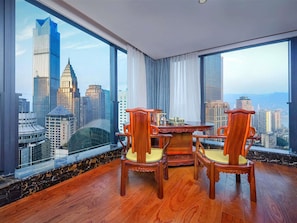 Deluxe Suite, 1 King Bed, City View - Mercure Chongqing Downtown (Chongqing)