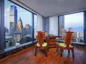 Premium bedding, down duvets, in-room safe, desk - Mercure Chongqing Downtown (Chongqing)