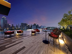 2 bars/lounges, poolside bar