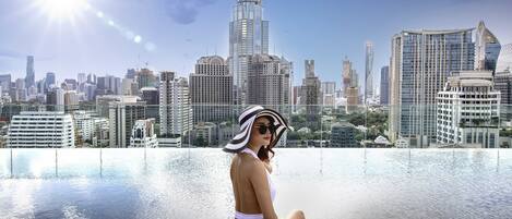 Outdoor pool, pool umbrellas, sun loungers