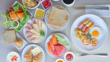 Daily full breakfast for a fee