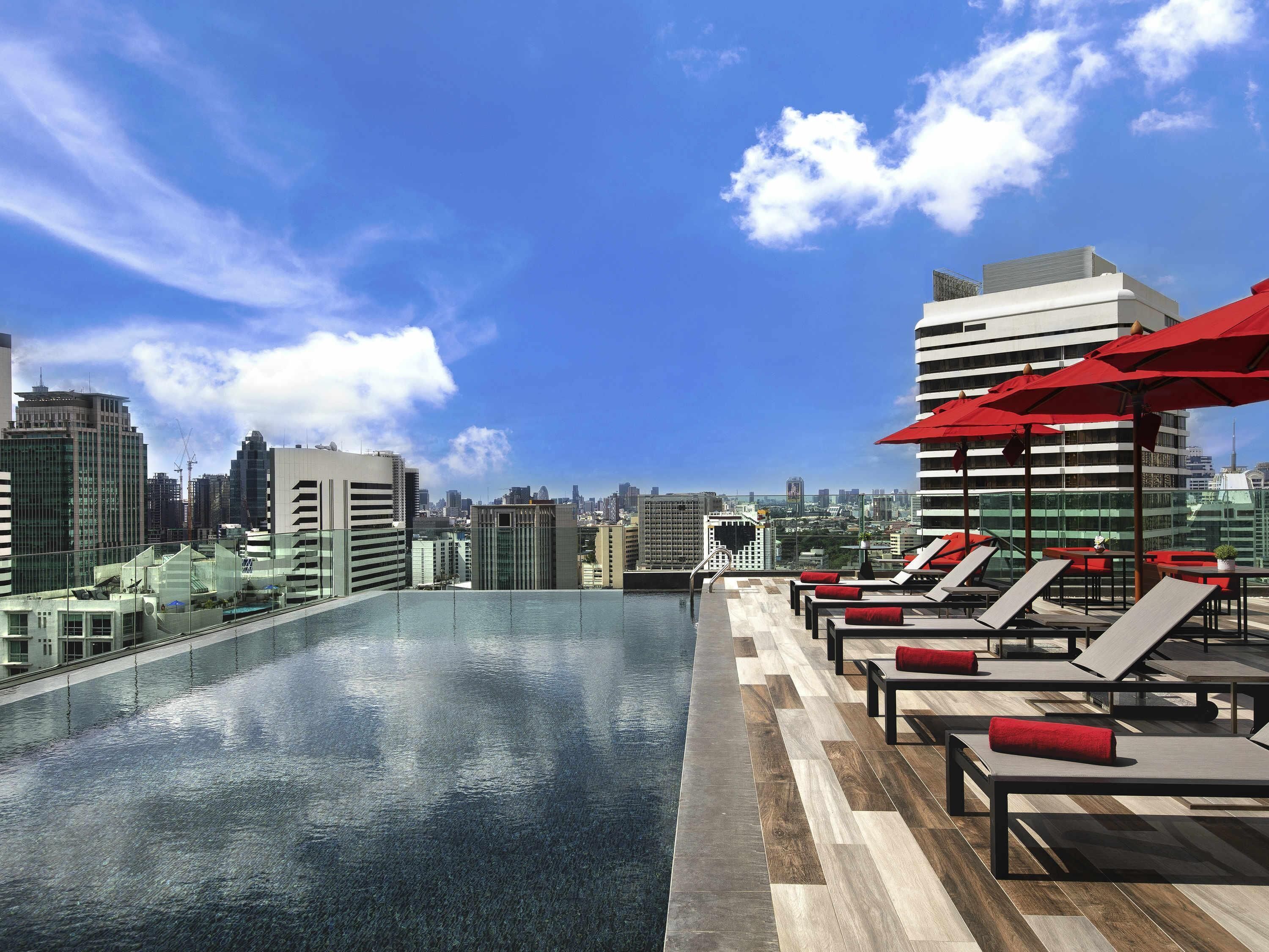 Outdoor pool, pool umbrellas, sun loungers