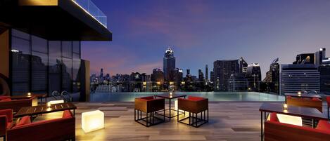 2 bars/lounges, poolside bar