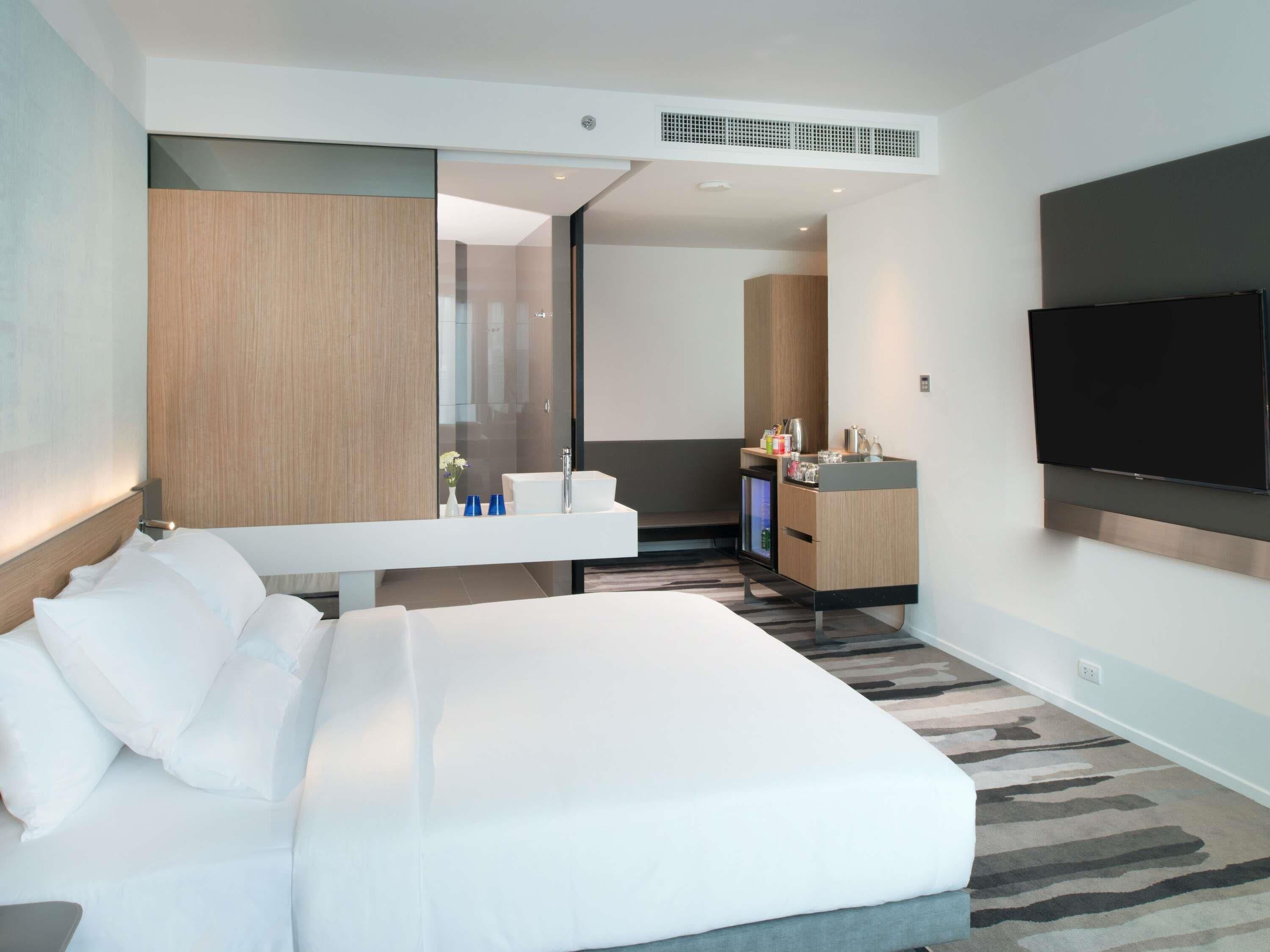 Deluxe-Zimmer, 1 King-Bett, Badewanne (Grand) | Minibar, Zimmersafe, Schreibtisch, Verdunkelungsvorhänge
