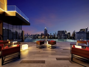 2 bars/lounges, poolside bar - Novotel Bangkok Sukhumvit 4 (Bangkok)