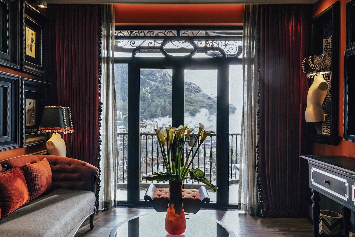 Phòng Suite Deluxe, 1 giường cỡ king | 1 phòng ngủ, bộ đồ giường cao cấp, chăn bông, minibar