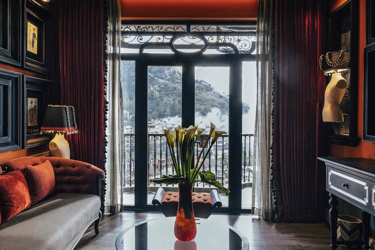 Suite Deluxe, 1 cama de matrimonio grande | Ropa de cama de alta calidad, minibar, caja fuerte y cortinas opacas