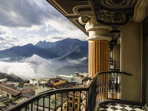 Suite Deluxe, 1 cama de matrimonio grande | Ropa de cama de alta calidad, edredones de plumas, minibar y caja fuerte