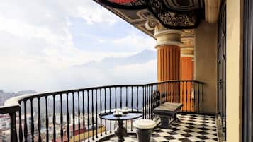 Suite Deluxe, 1 cama de matrimonio grande | Vistas del balcón