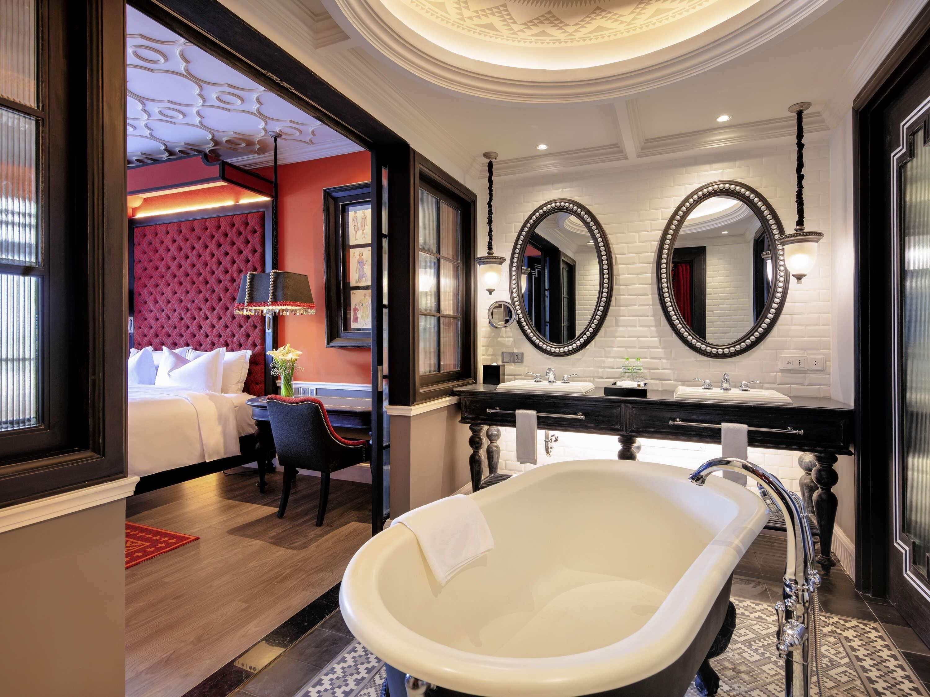 Deluxe-sviitti, 1 suuri parisänky | Kylpyhuone | Ympäristöystävälliset hygieniatuotteet, hiustenkuivaaja, kylpytakit