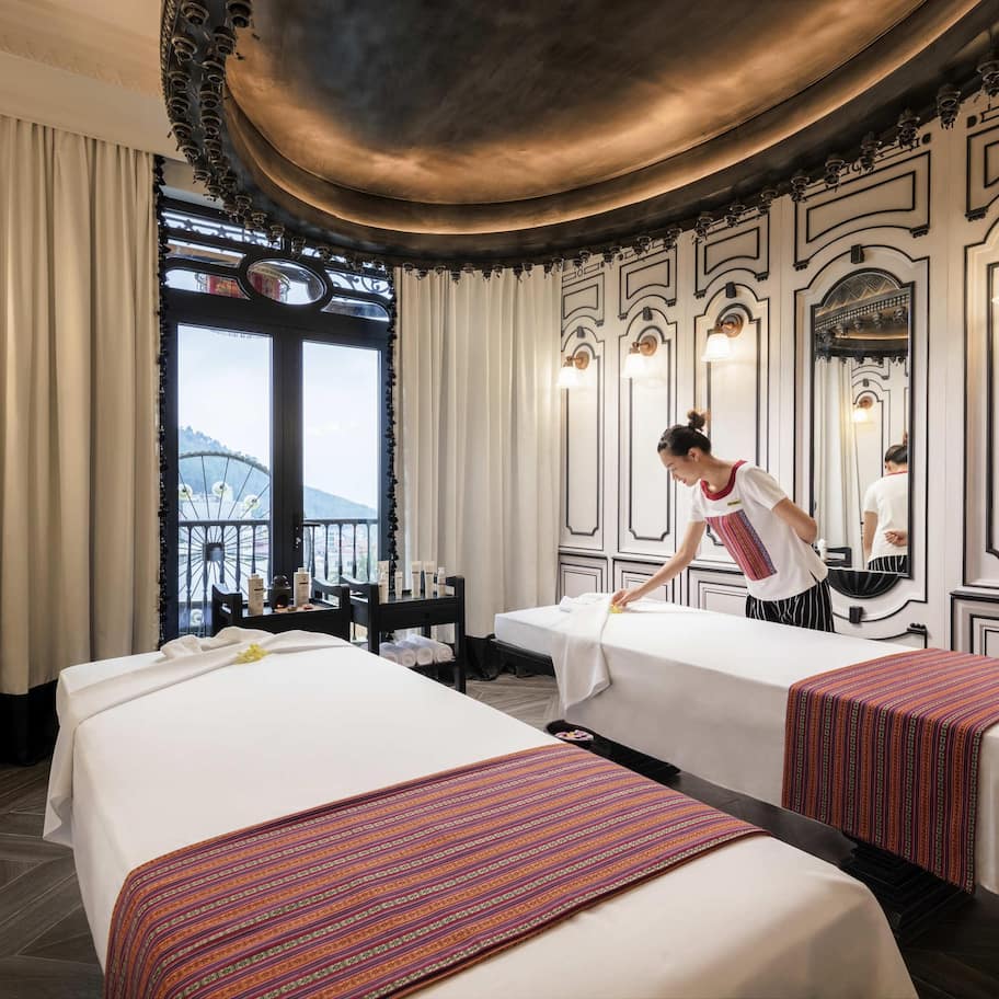 Couples treatment rooms, sauna, body treatments, body wraps, body scrubs