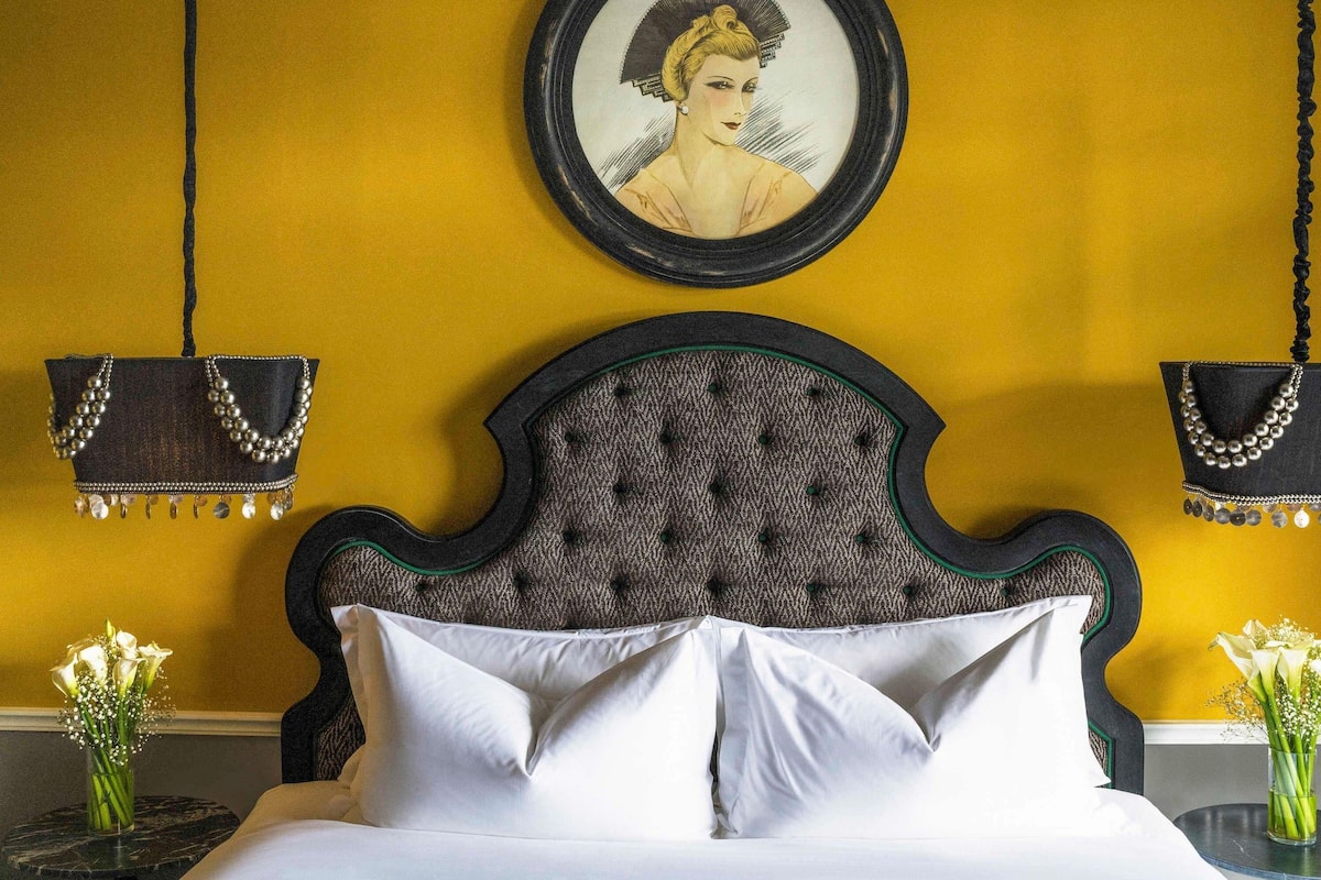 Ropa de cama de alta calidad, minibar, caja fuerte y cortinas opacas