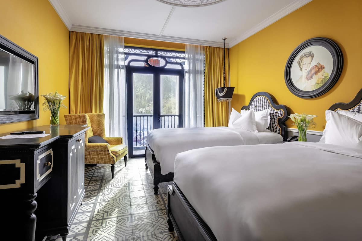 Deluxe Room, 2 Twin Beds | Premium bedding, minibar, in-room safe, blackout drapes
