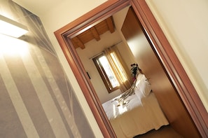 Chambre Double Supérieure, salle de bains privée | Literie hypoallergénique, couette en duvet d'oie, minibar