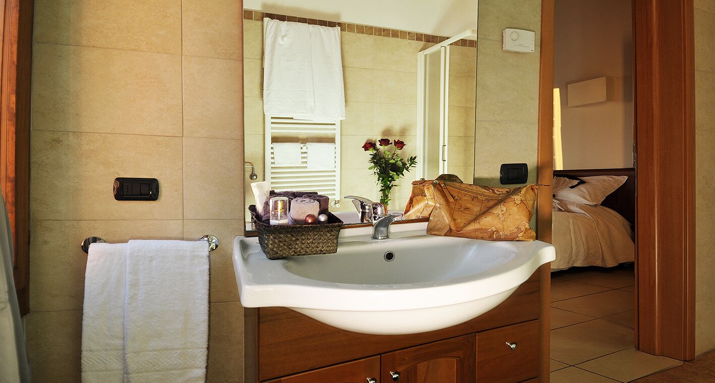 Doppia Superior, bagno privato | Biancheria da letto ipoallergenica, copriletto in piuma, minibar