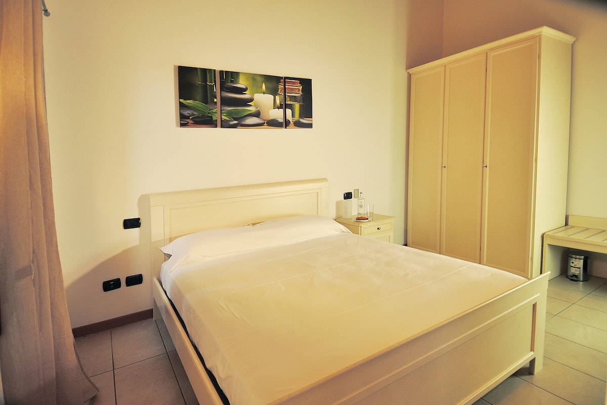 Ropa de cama hipoalergénica, edredón, minibar y insonorización