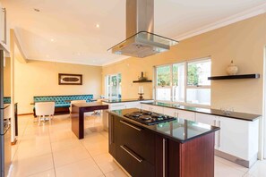 Free daily English breakfast