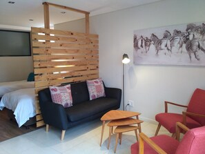 Living area - At St. George's Mall (Cape Town)