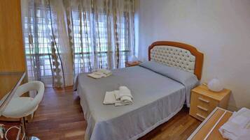 Habitación doble | Escritorio, wifi gratis, ropa de cama