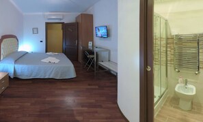 Double Room | Desk, free WiFi, bed sheets - B&B La Fiera Relais (Fiumicino)
