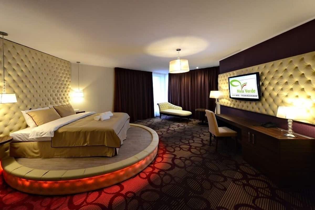 Suite | In-room safe, blackout drapes, iron/ironing board (on request)