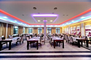 Frühstück, Mittagessen, Abendessen, mediterrane Küche 