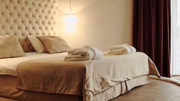 Suite | In-room safe, blackout drapes, iron/ironing board, free WiFi