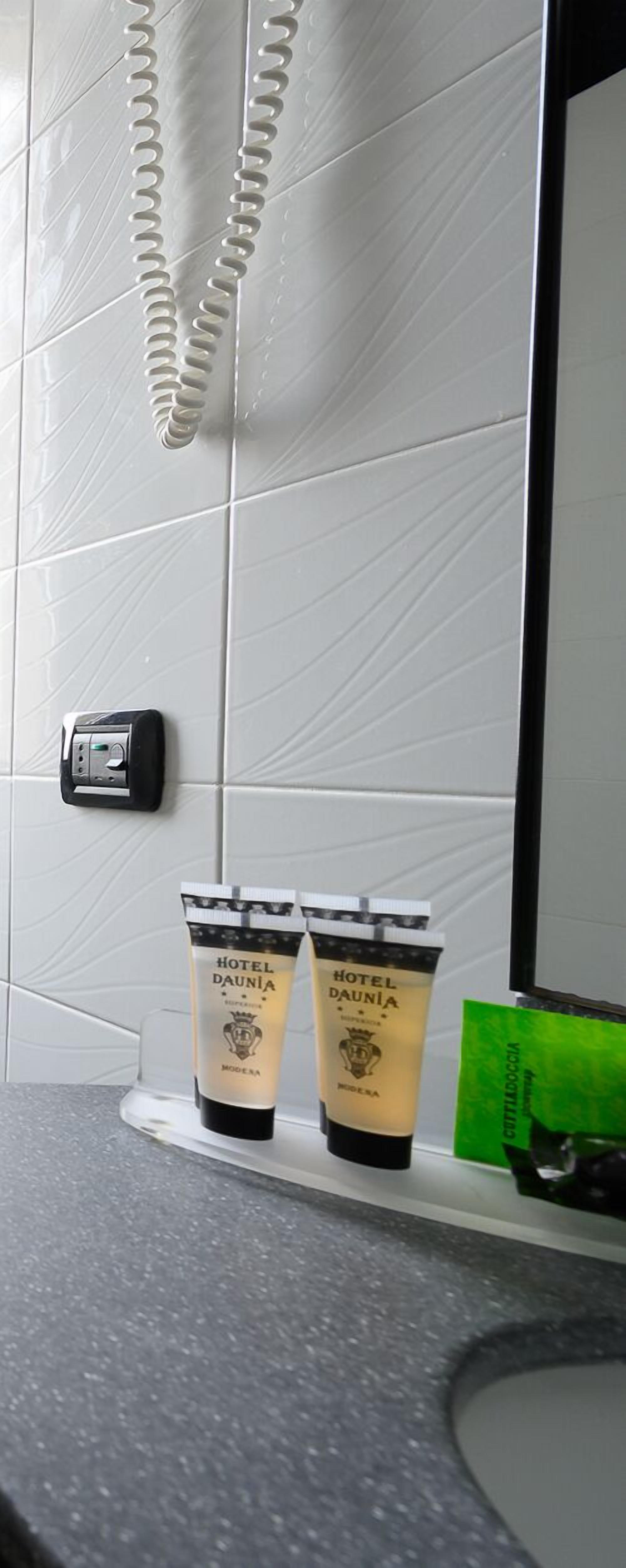 standard double or twin room | bathroom | shower, free toiletries, hair dryer, bidet