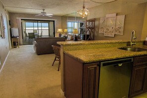 Private kitchen - Carlos Pointe 512 2 Bedroom Condo by Redawning (Fort Myers Beach)
