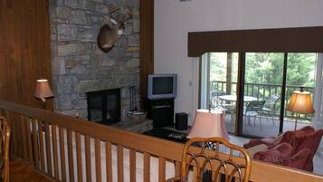 Condo, 3 Bedrooms | Living room | TV, fireplace