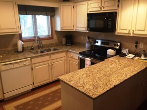 Condo, 3 Bedrooms | Private kitchen