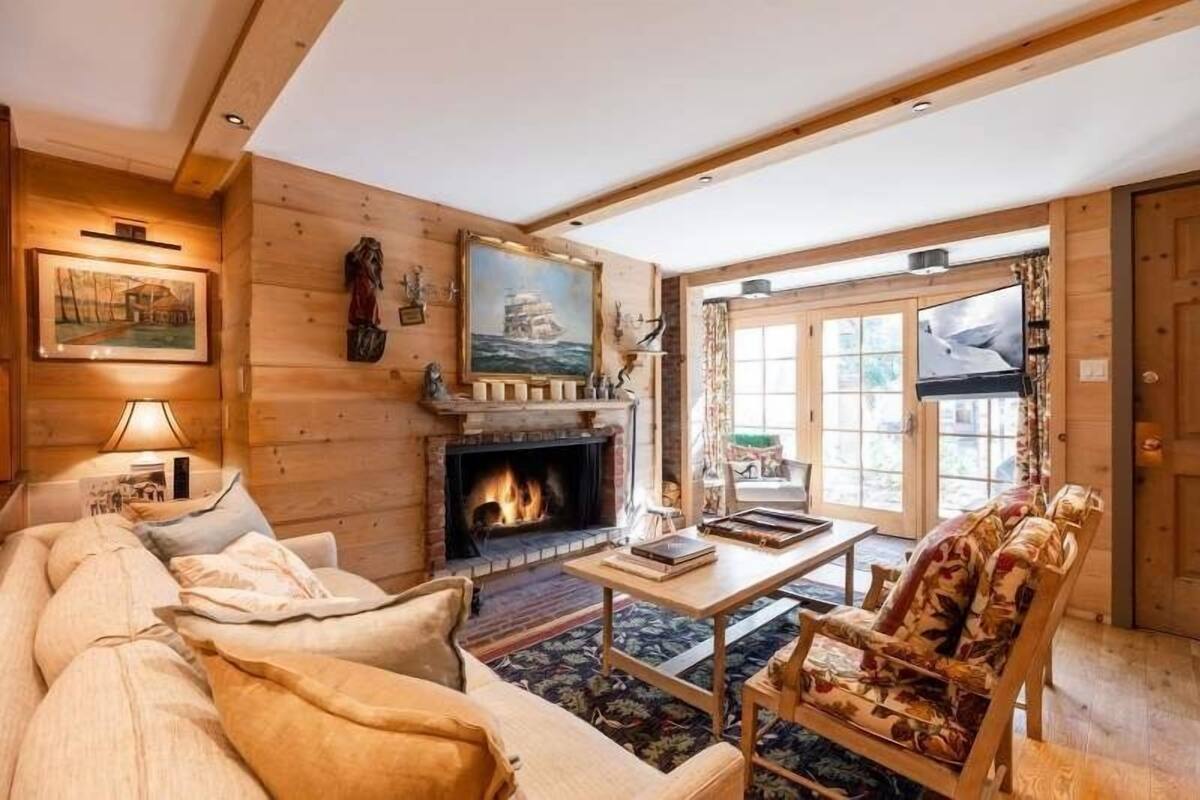 Townhome, 3 Bedrooms | Living room