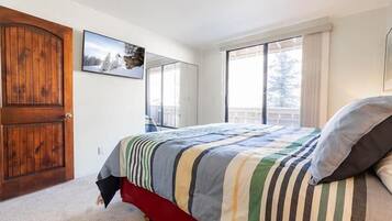 Condo, 2 Bedrooms | 2 bedrooms, iron/ironing board, free WiFi, bed sheets