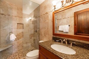 Appartement, 2 slaapkamers | Badkamer | Een haardroger, handdoeken